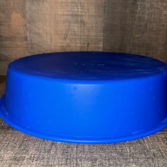 - Silicone round cake Pan- 10 inch - Picture 3 of 5